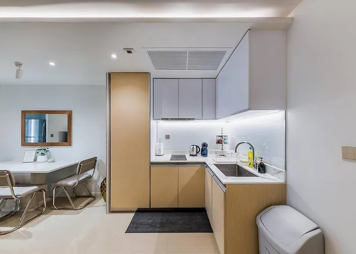 Iconic Skyline, Big Apartment, Great Location 아파트 *