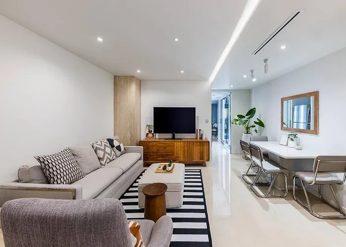 Iconic Skyline, Big Apartment, Great Location 아파트 *