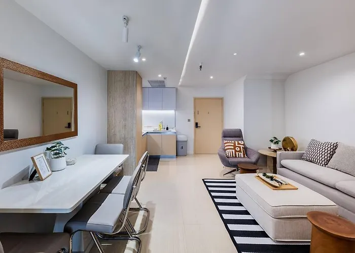 Iconic Skyline, Big Apartment, Great Location