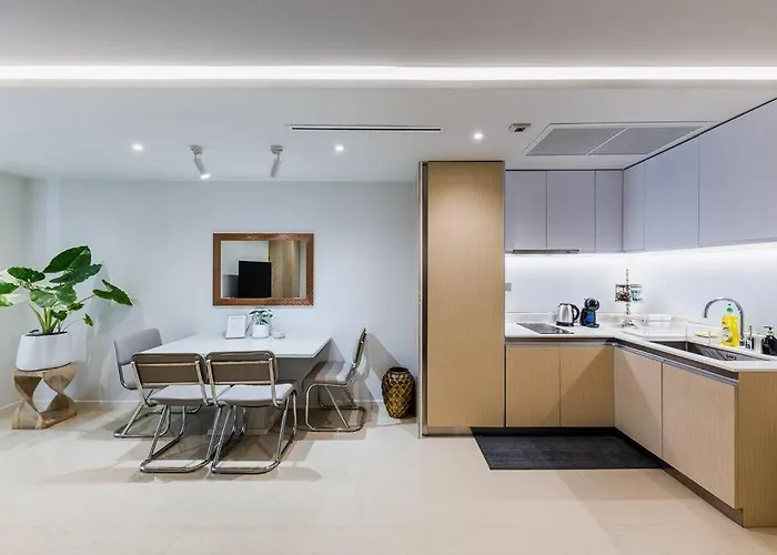Iconic Skyline, Big Apartment, Great Location